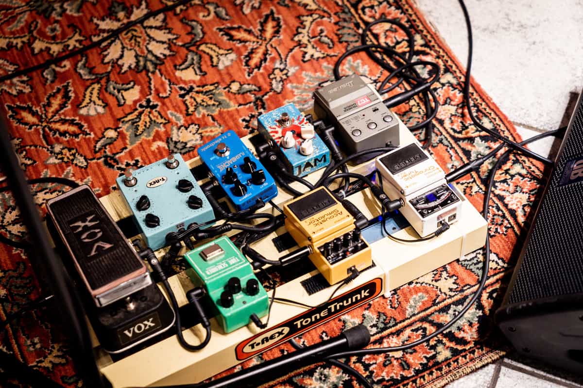 A noise gate pedal wired into a pedalboard chain
